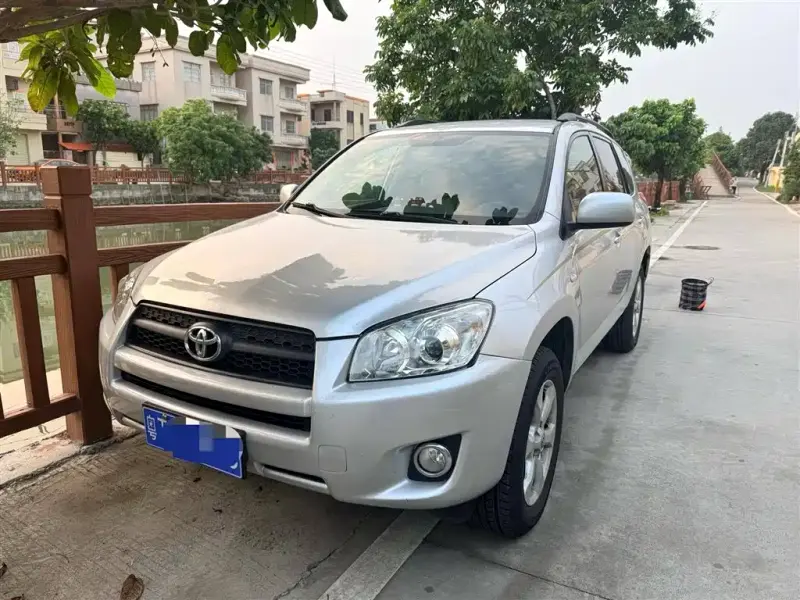Toyota RAV4, 2011
