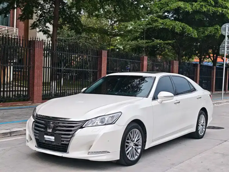 Toyota Crown, 2017