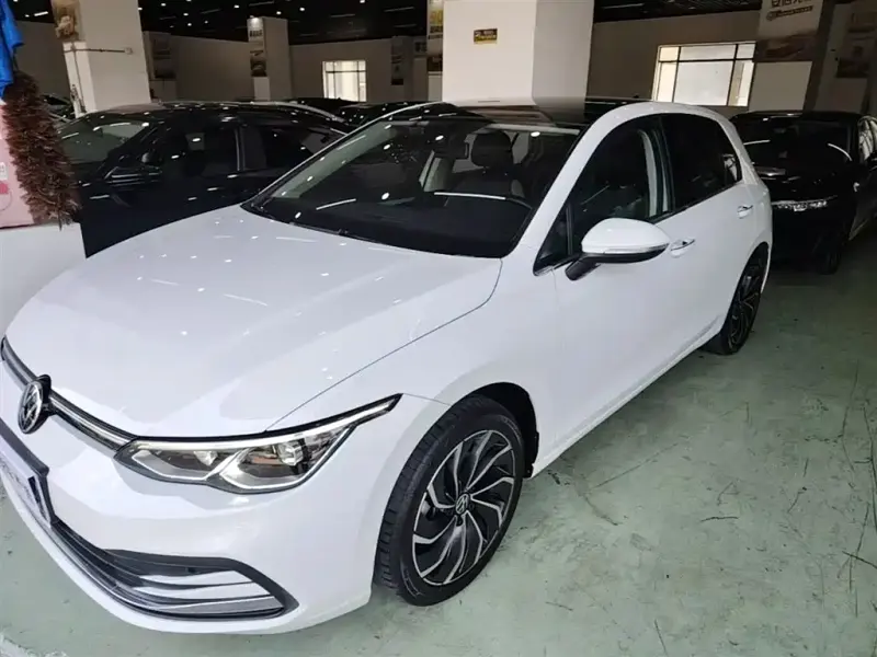 Volkswagen Golf, 2022