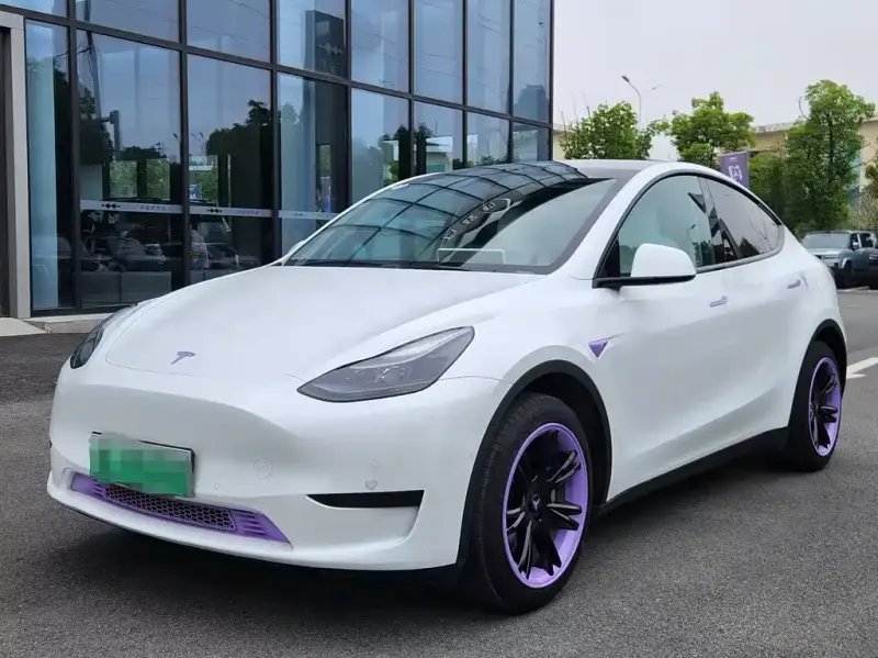 Tesla Model Y, 2024