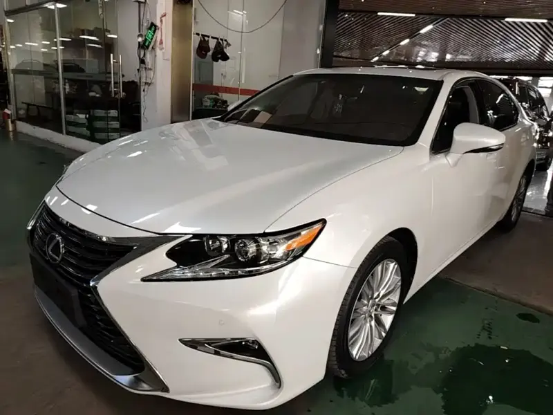 Lexus ES, 2016