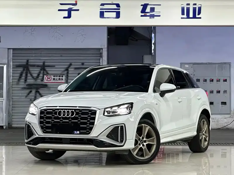Audi Q2L, 2021