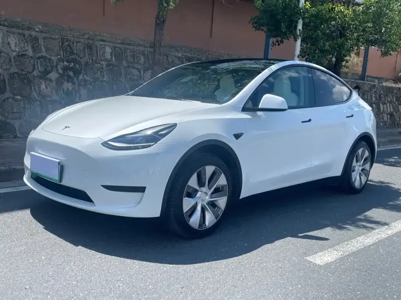 Tesla Model Y, 2023