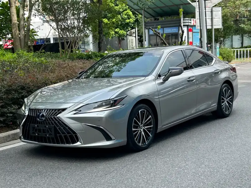 Lexus ES, 2022