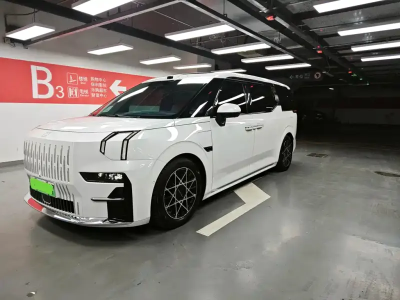 Zeekr 009, 2025