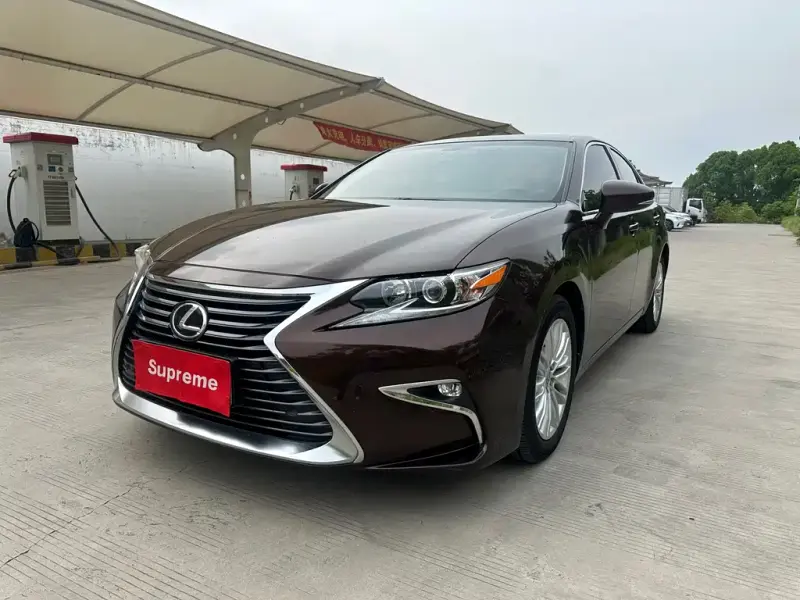 Lexus ES, 2016