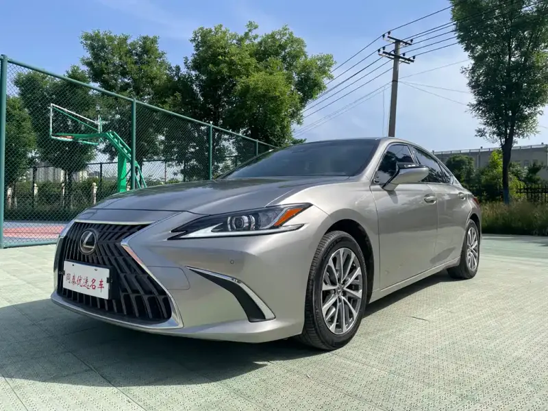 Lexus ES, 2022