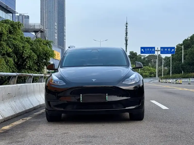 Tesla Model Y, 2023