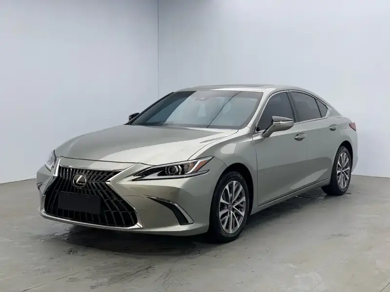 Lexus ES, 2022