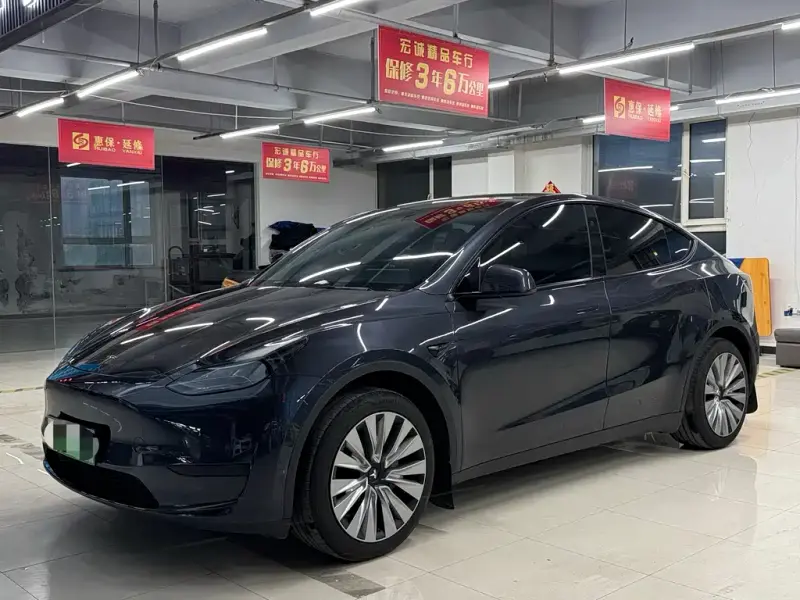 Tesla Model Y, 2024