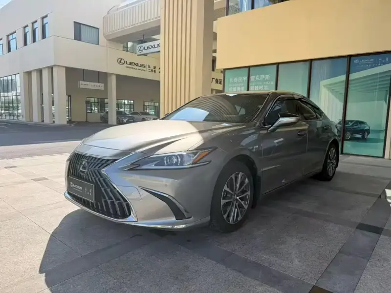 Lexus ES, 2022