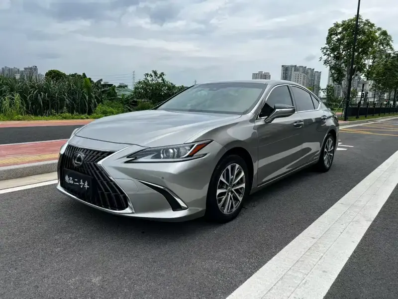 Lexus ES, 2022