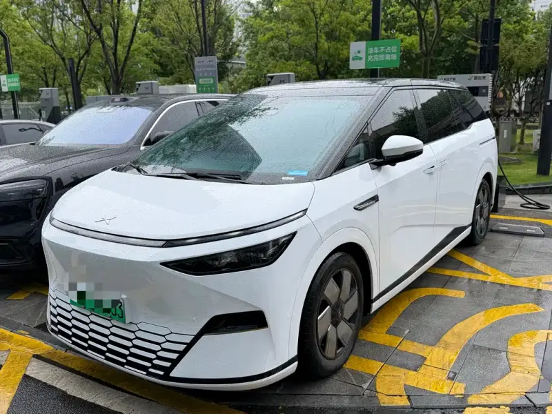 XPeng X9, 2024