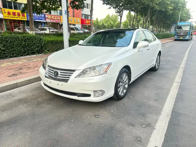 Lexus ES, 2010