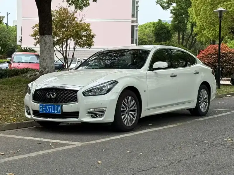 Infiniti Q70, 2016