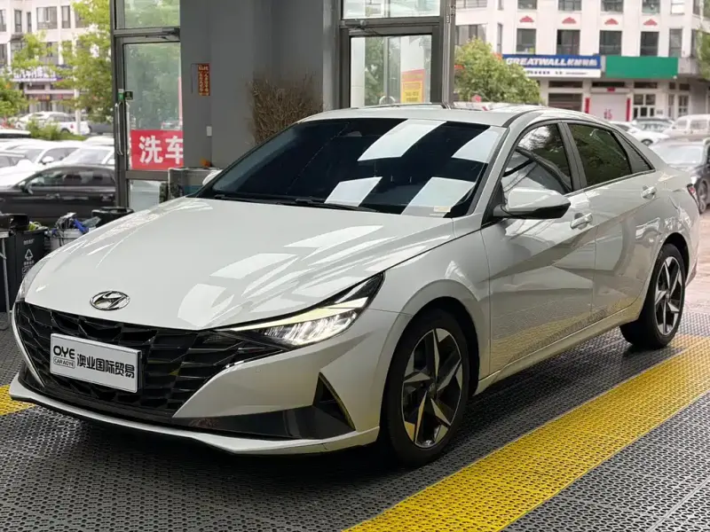 Hyundai Elantra, 2022