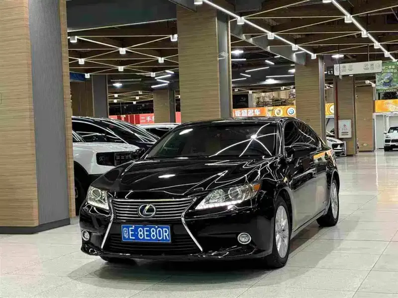 Lexus ES, 2015