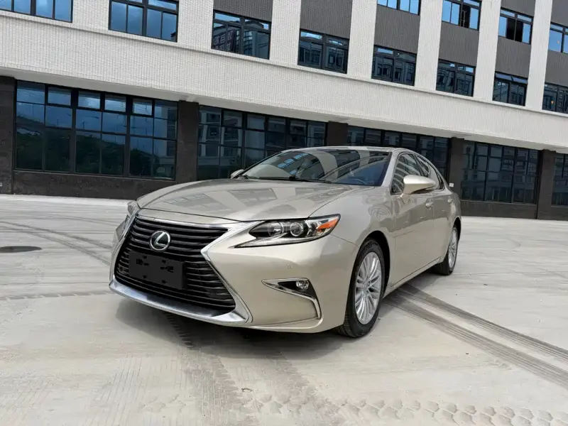 Lexus ES, 2015