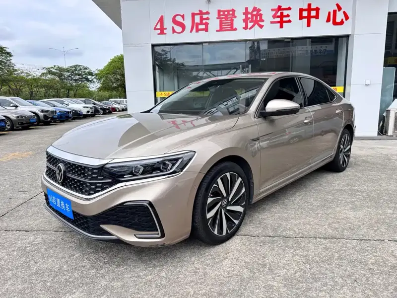 Volkswagen Passat, 2022