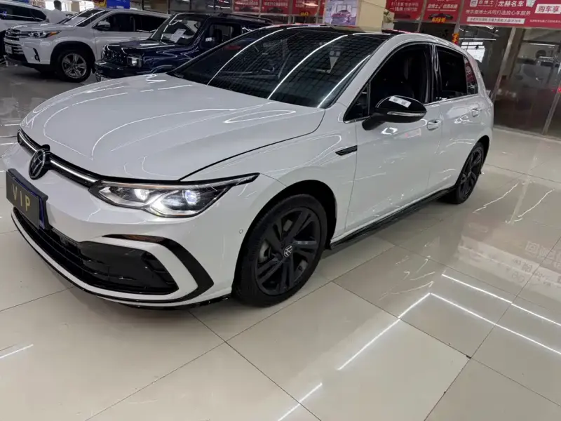 Volkswagen Golf, 2022