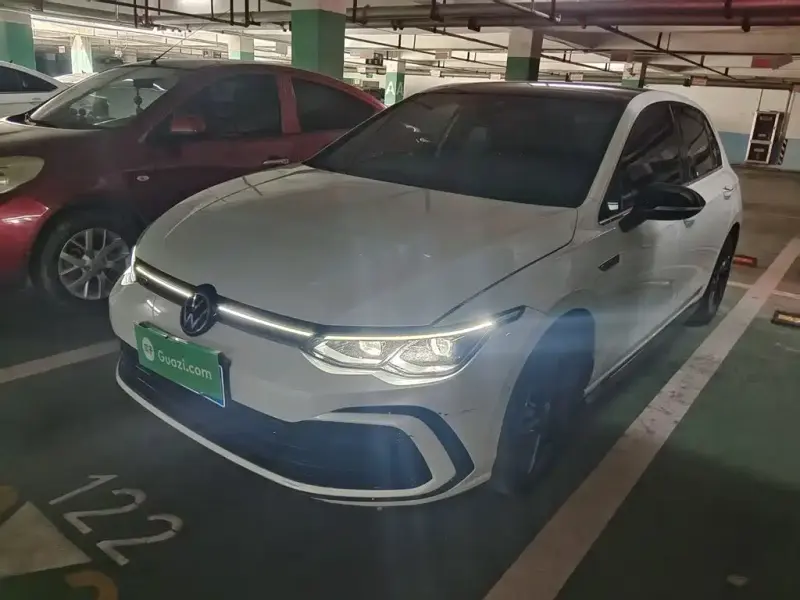 Volkswagen Golf, 2024