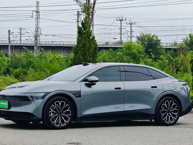 Zeekr 007, 2025