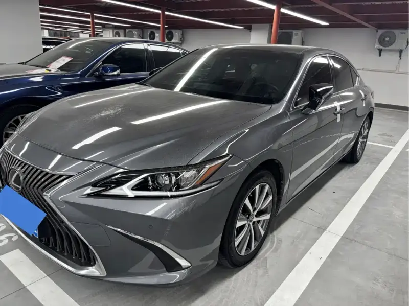 Lexus ES, 2020