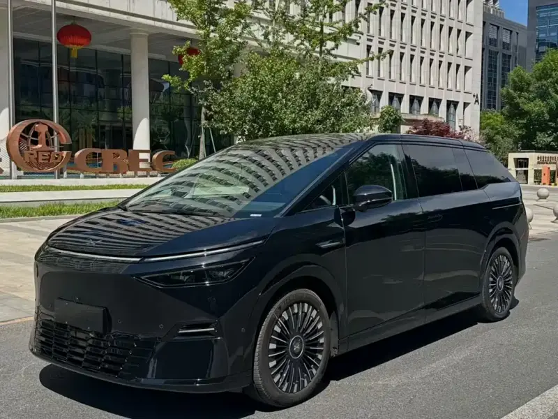 XPeng X9, 2025