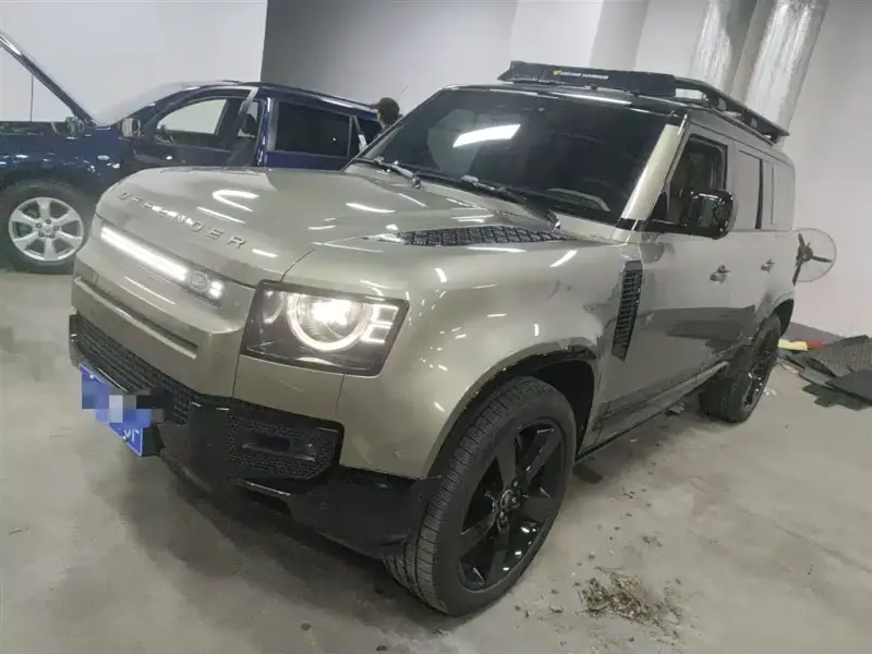 Land Rover Defender, 2025