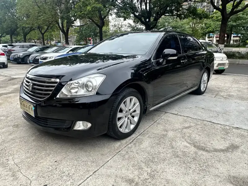 Toyota Crown, 2012