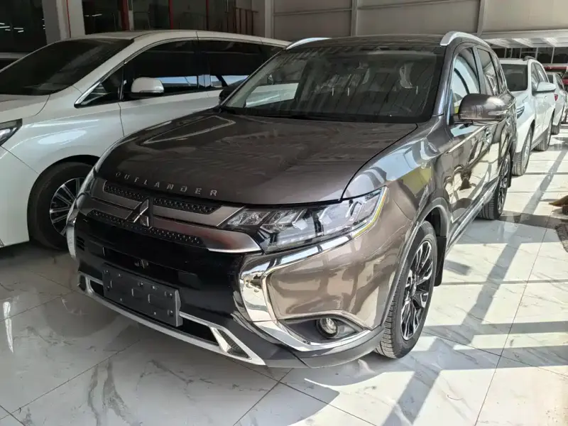 Mitsubishi Outlander, 2020