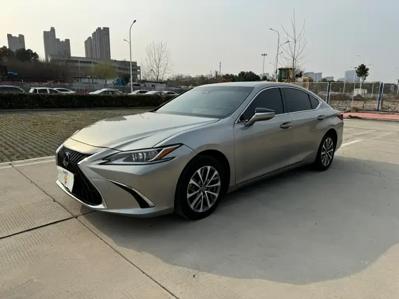 Lexus ES, 2024