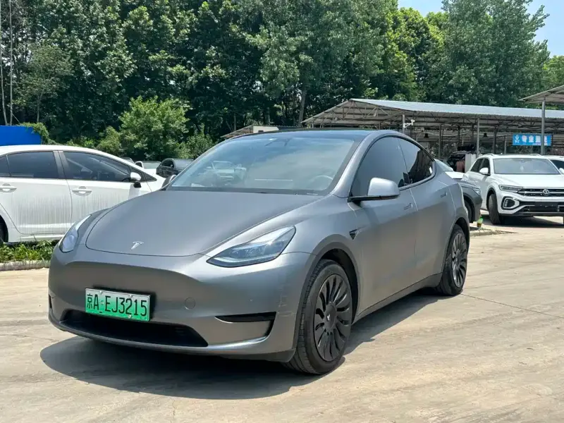 Tesla Model Y, 2024