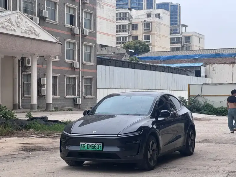 Tesla Model Y, 2026