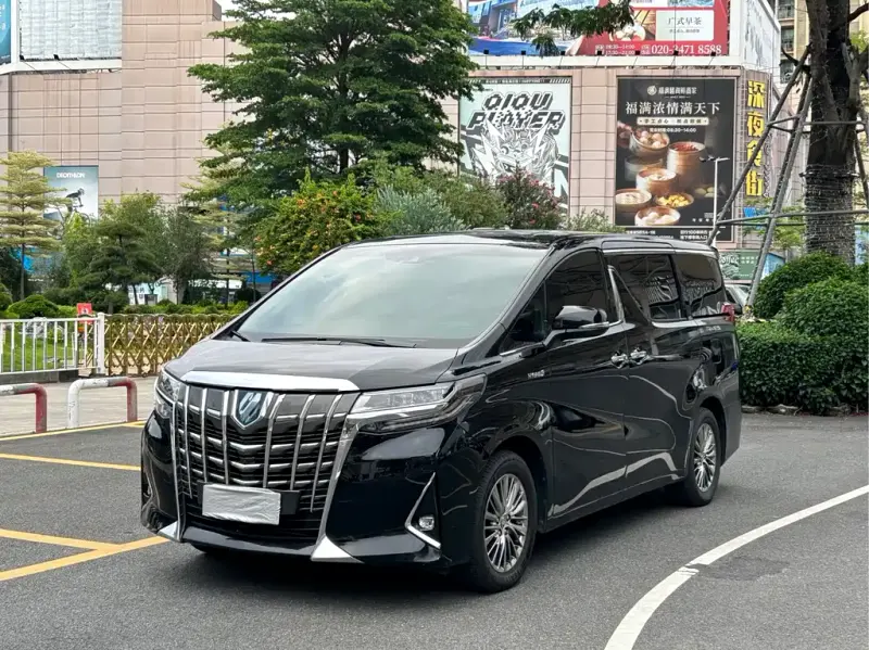 Toyota Alphard, 2023