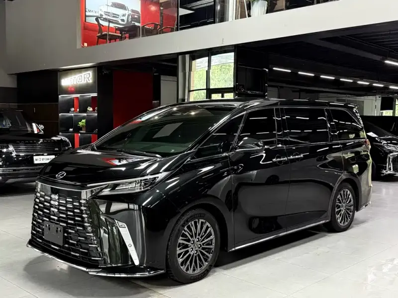 Lexus LM, 2025