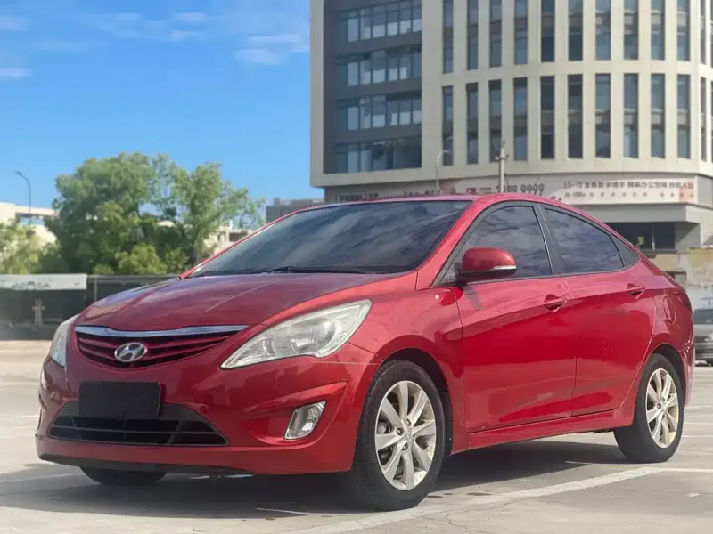Hyundai Verna, 2013