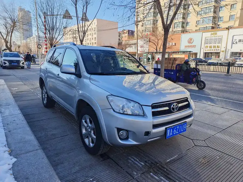 Toyota RAV4, 2010