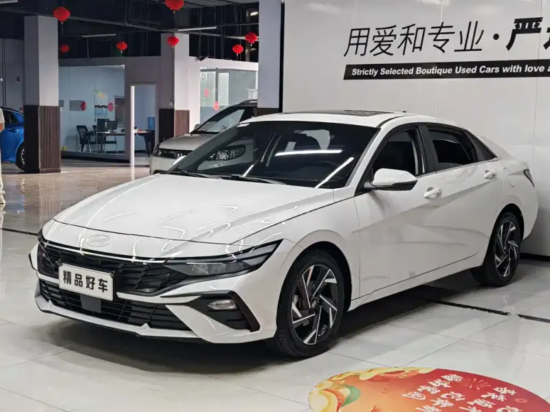 Hyundai Elantra, 2024