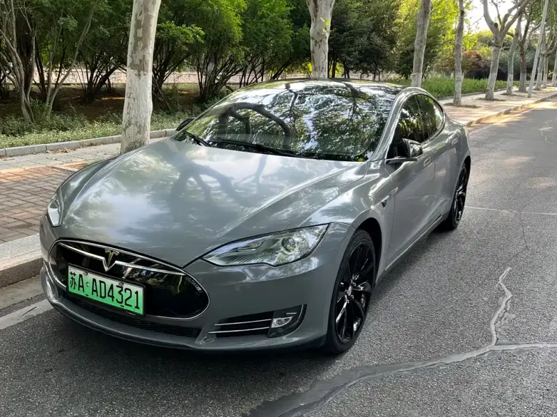 Tesla Model S, 2015