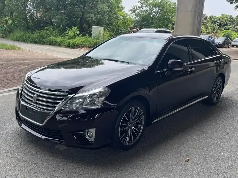 Toyota Crown, 2013