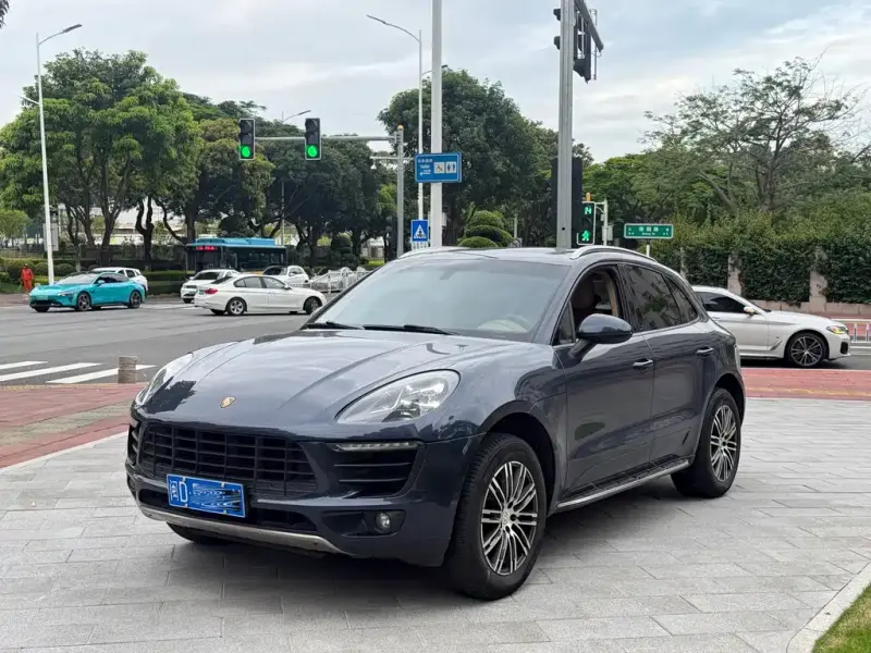 Porsche Macan, 2015