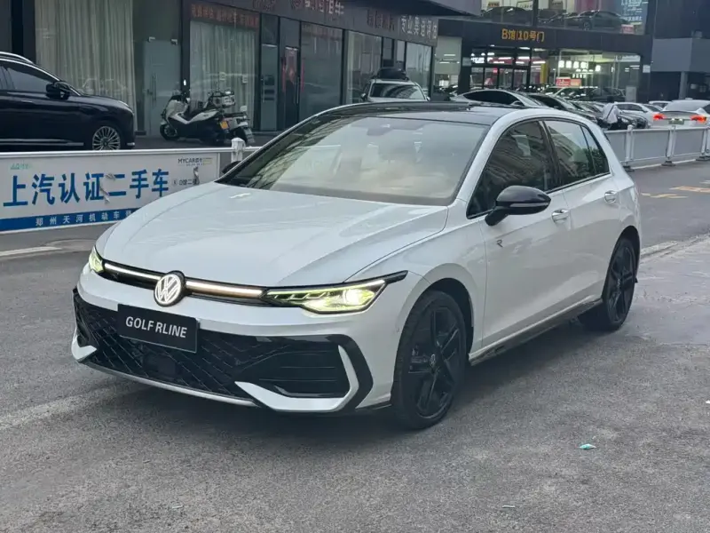 Volkswagen Golf, 2025