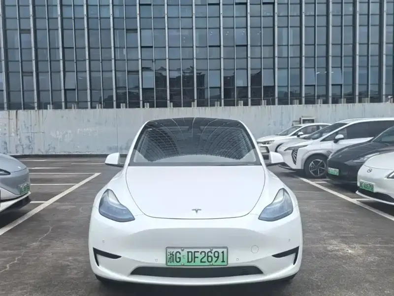 Tesla Model Y, 2023