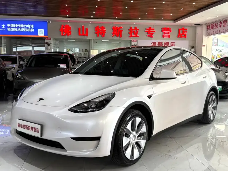 Tesla Model Y, 2022