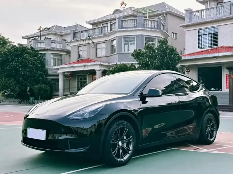Tesla Model Y, 2024