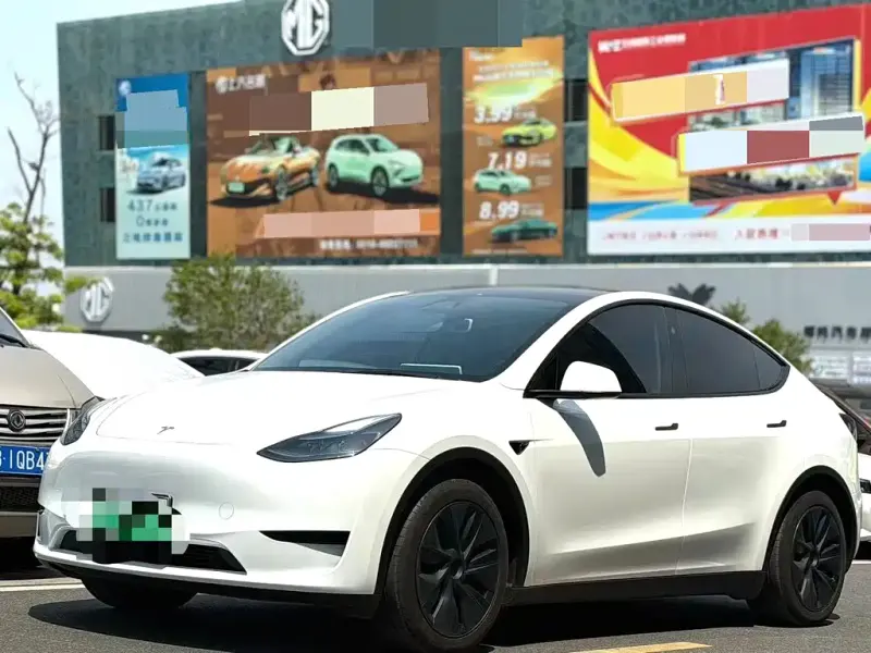 Tesla Model Y, 2024