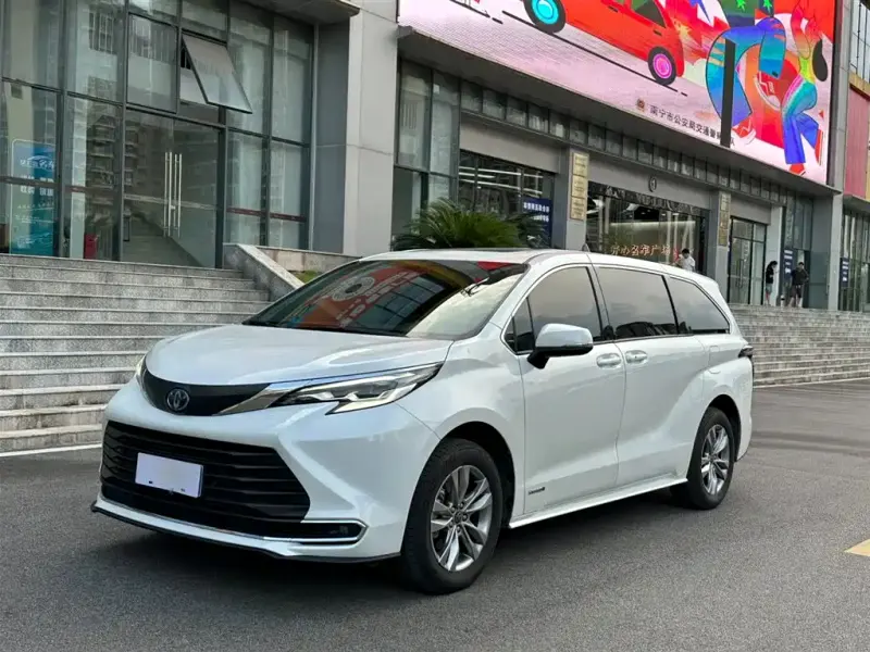 Toyota Sienna, 2023