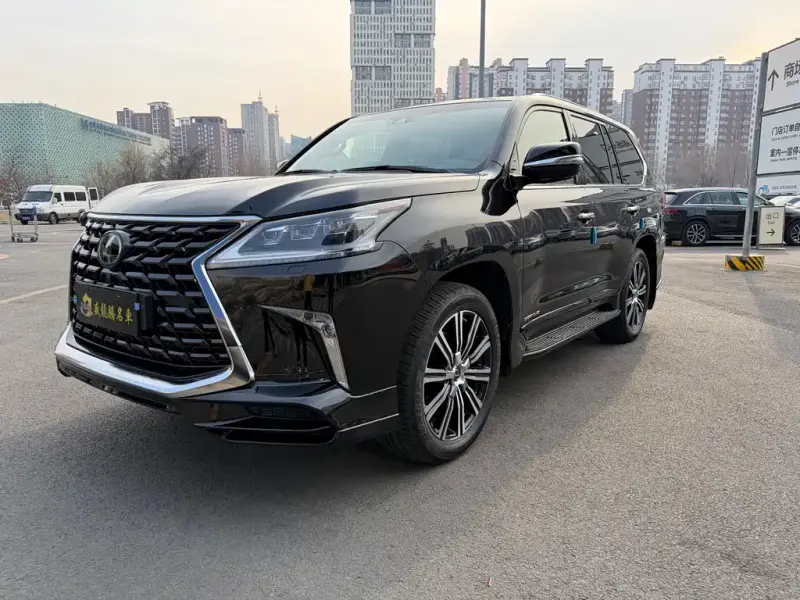 Lexus LX, 2022