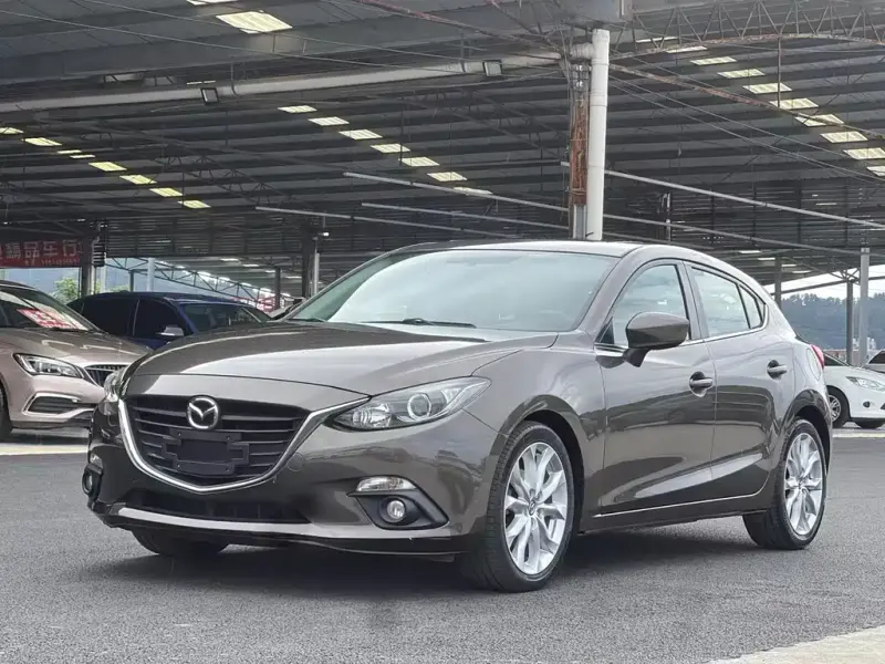 Mazda 3 Axela, 2015